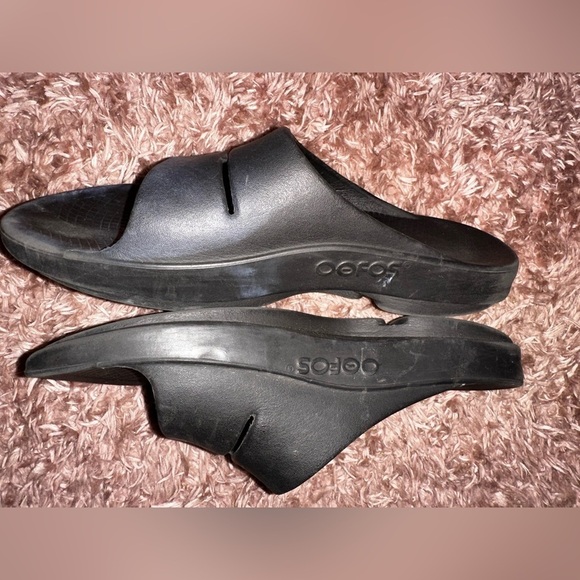 Oofos Men's Black comfort sandal Slides M 9 W 11 beach walking summer spring - Picture 7 of 10